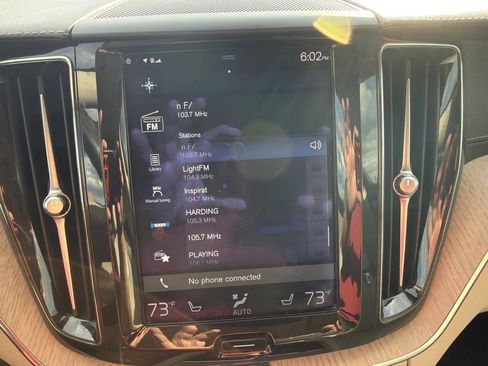 Used 2018 Volvo XC60 T8 Inscription w/ Luxury Seat Package image 21