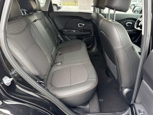 Used 2017 Kia Soul ! FWD image 21