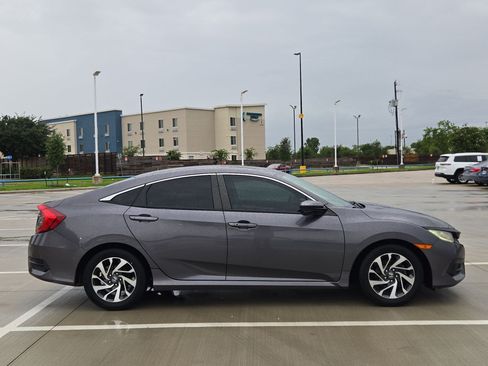 Used 2016 Honda Civic EX image 2