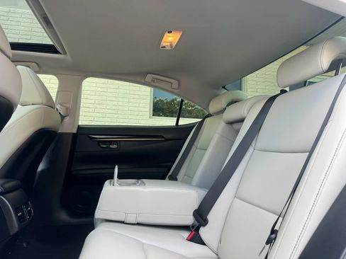Used 2013 Lexus ES 350 w/ Premium Pkg FWD image 19