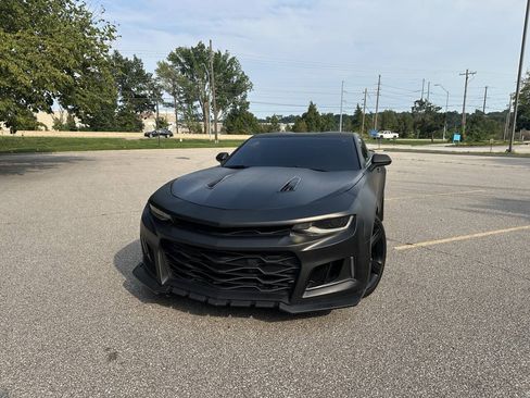 Used 2018 Chevrolet Camaro SS RWD image 1