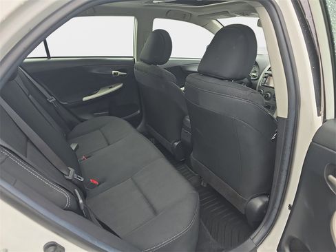 Used 2013 Toyota Corolla S image 11