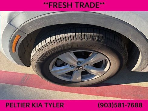 Used 2021 Kia Sorento LX image 5