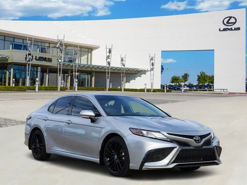 Used 2023 Toyota Camry XSE image 2