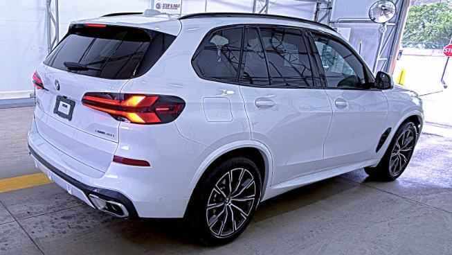 Used 2024 BMW X5 xDrive40i w/ M Sport Package AWD/4WD image 13