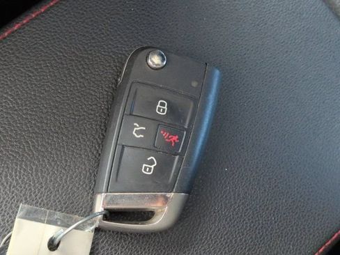 Used 2018 Volkswagen GTI Autobahn FWD image 28