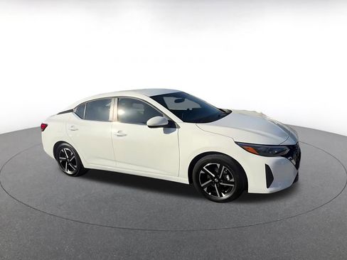 Used 2025 Nissan Sentra SV image 2