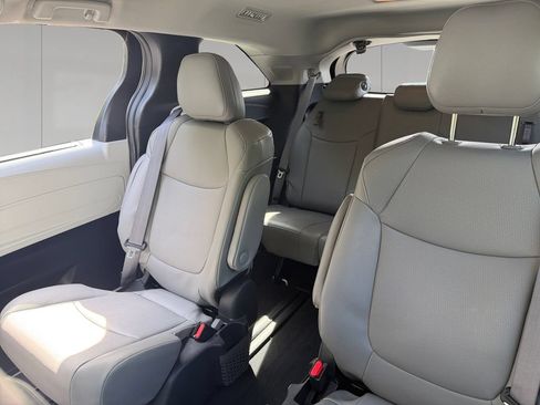 Used 2025 Toyota Sienna XLE w/ XLE Plus Package AWD/4WD image 16