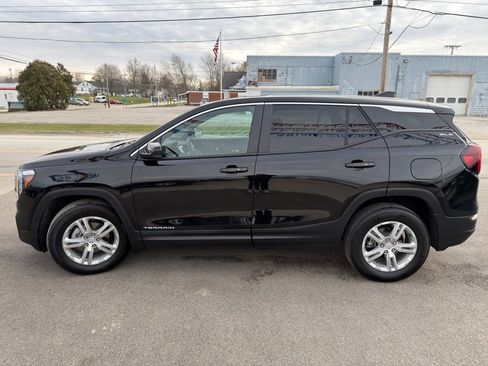 Used 2023 GMC Terrain SLE image 11