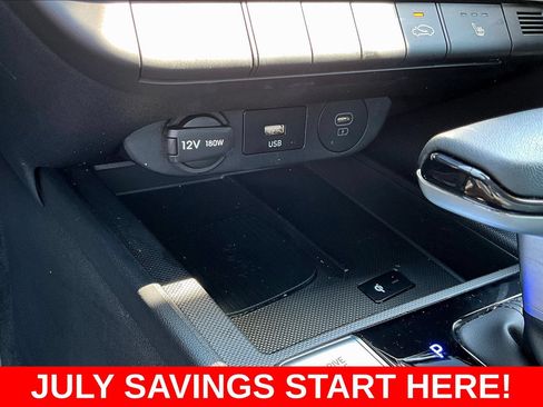 Used 2025 Hyundai Elantra Limited FWD image 17