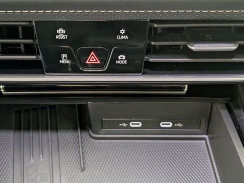 Used 2025 Volkswagen Atlas SE image 23