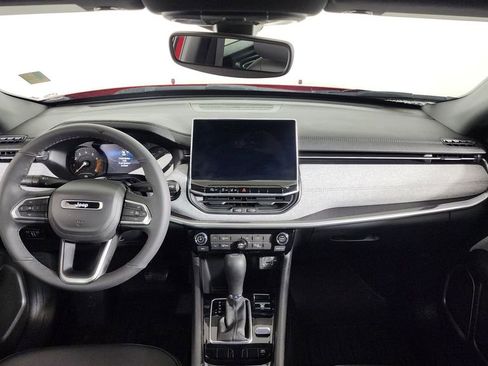 Used 2024 Jeep Compass Latitude image 32