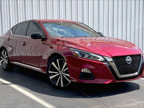 Used 2022 Nissan Altima 2.5 SR FWD image 2