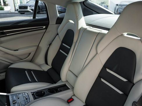 Used 2021 Porsche Panamera image 32