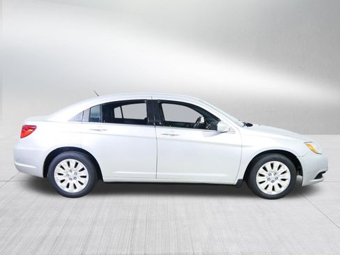 Used 2011 Chrysler 200 LX FWD image 8