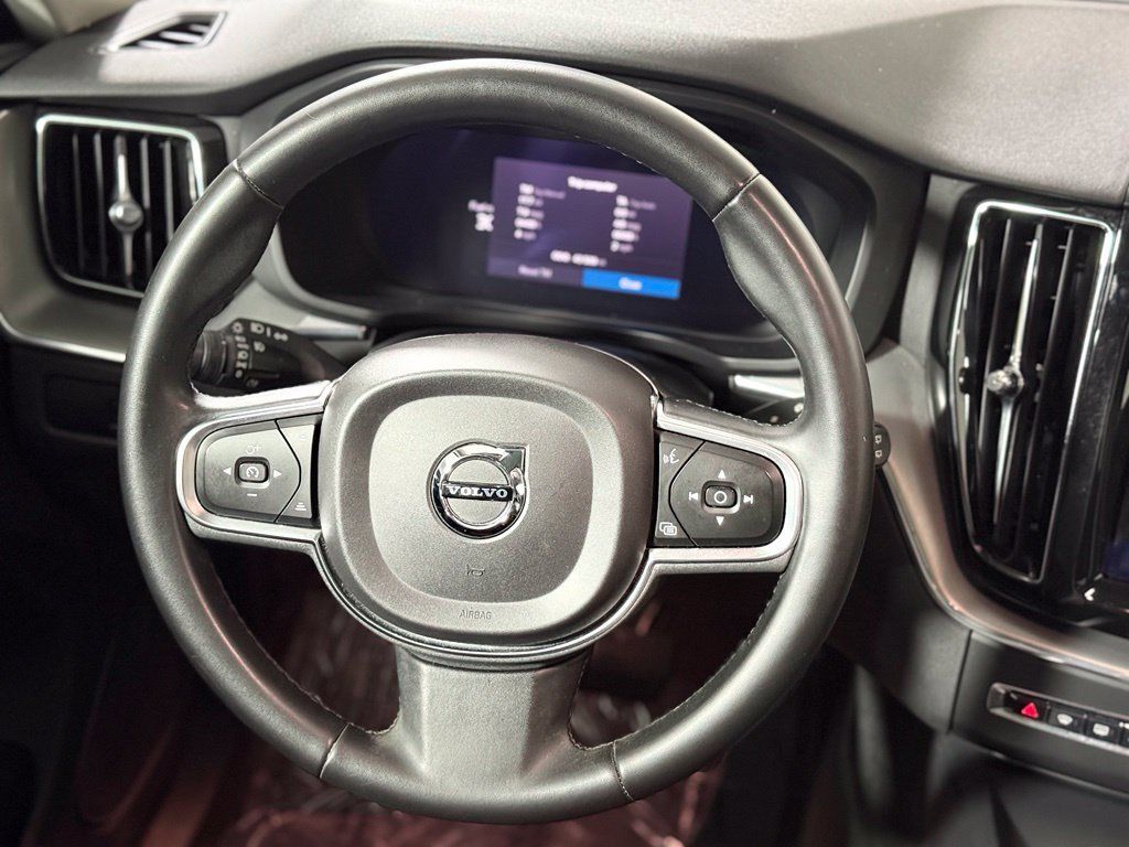 Used 2023 Volvo XC60 B5 Core AWD/4WD image 12