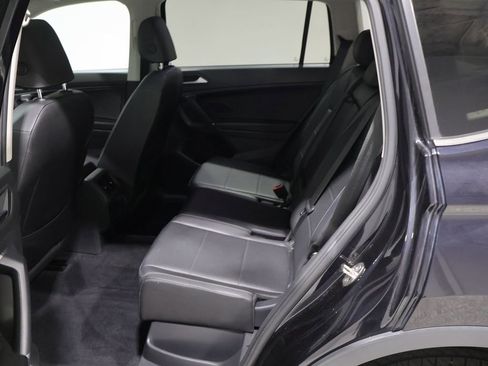 Used 2020 Volkswagen Tiguan SE w/ Panoramic Sunroof Package AWD/4WD image 18