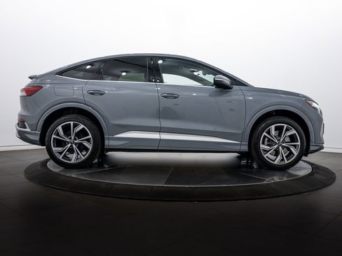 Certified 2023 Audi Q4 e-tron Prestige image 3