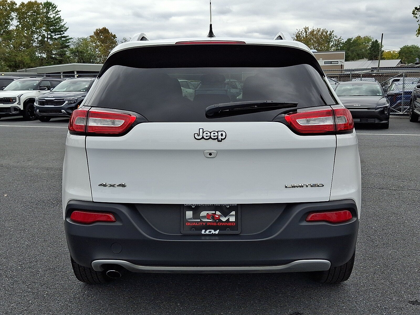 Used 2014 Jeep Cherokee Limited w/ Luxury Group AWD/4WD image 6