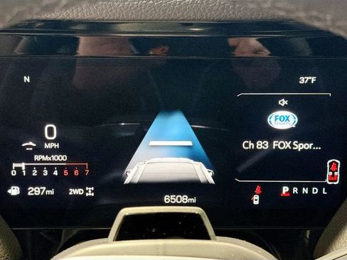 Used 2025 GMC Yukon XL Denali w/ Advanced Technology Package image 11