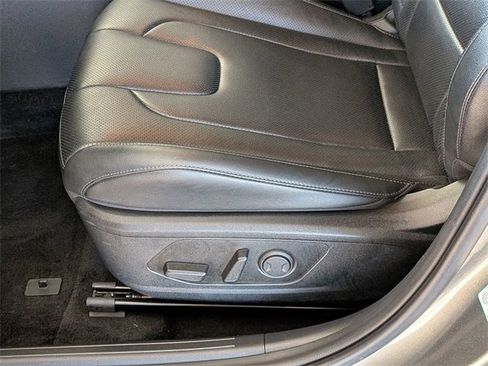 Used 2025 Hyundai Elantra Limited image 12