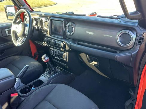 Used 2018 Jeep Wrangler Unlimited Sahara image 21