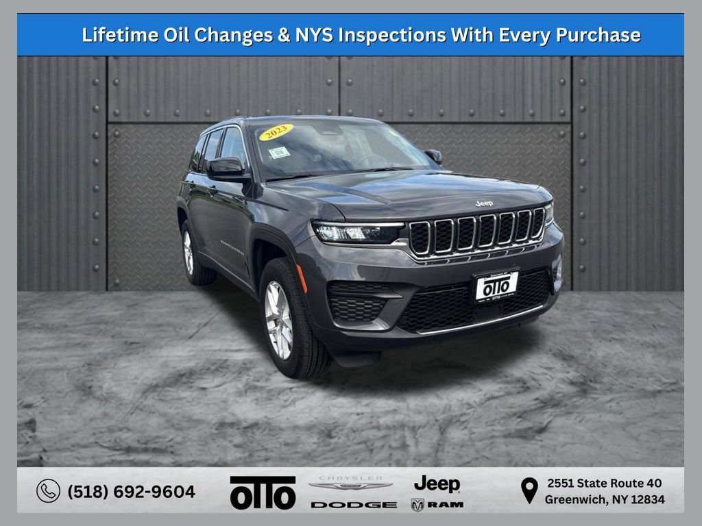 Used 2023 Jeep Grand Cherokee Laredo AWD/4WD image 1