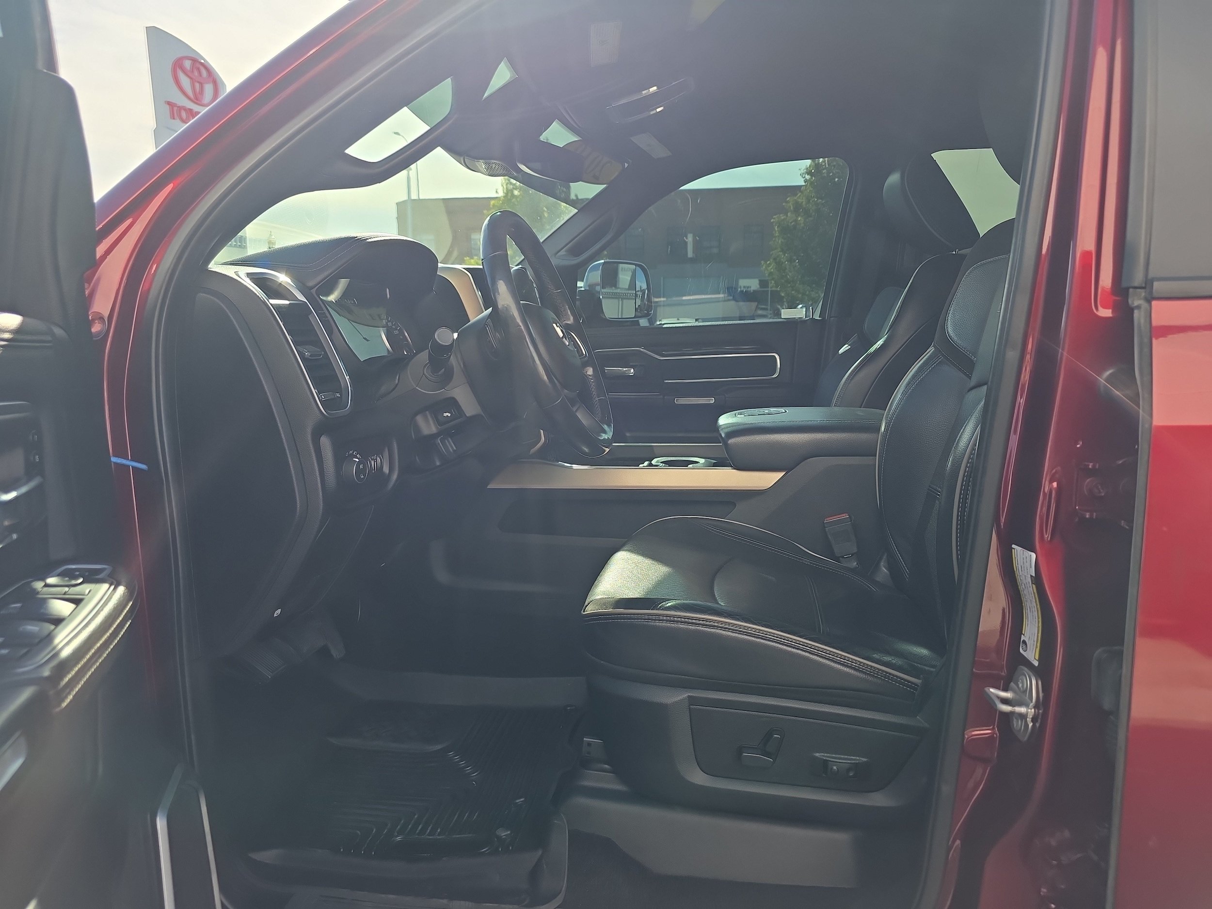Used 2019 RAM 2500 Laramie AWD/4WD image 2