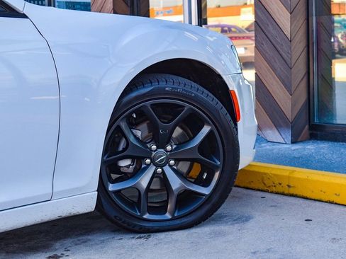 Used 2023 Chrysler 300 S image 39