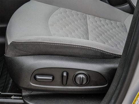 Used 2020 Chevrolet Equinox LS w/ LS Convenience Package image 27