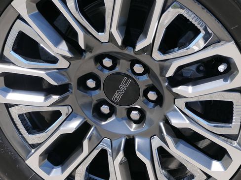 Used 2024 GMC Yukon Denali Ultimate AWD/4WD image 9