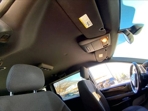 Used 2020 Dodge Grand Caravan SE image 13