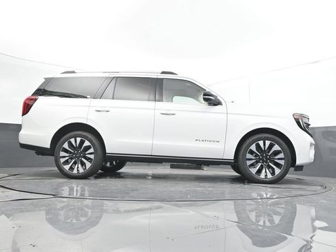 Used 2025 Ford Expedition Platinum w/ Driver's Package AWD/4WD image 31