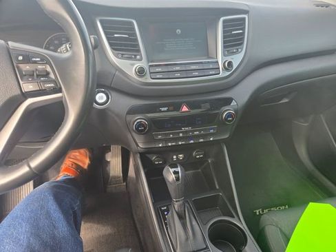 Used 2018 Hyundai Tucson Value FWD image 2