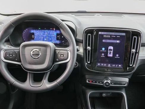Certified 2026 Volvo XC40 B5 Plus AWD/4WD image 8
