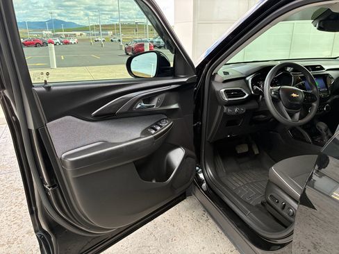 Used 2023 Chevrolet TrailBlazer LT w/ Convenience Package image 12