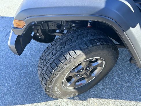 Used 2020 Jeep Gladiator Rubicon AWD/4WD image 23