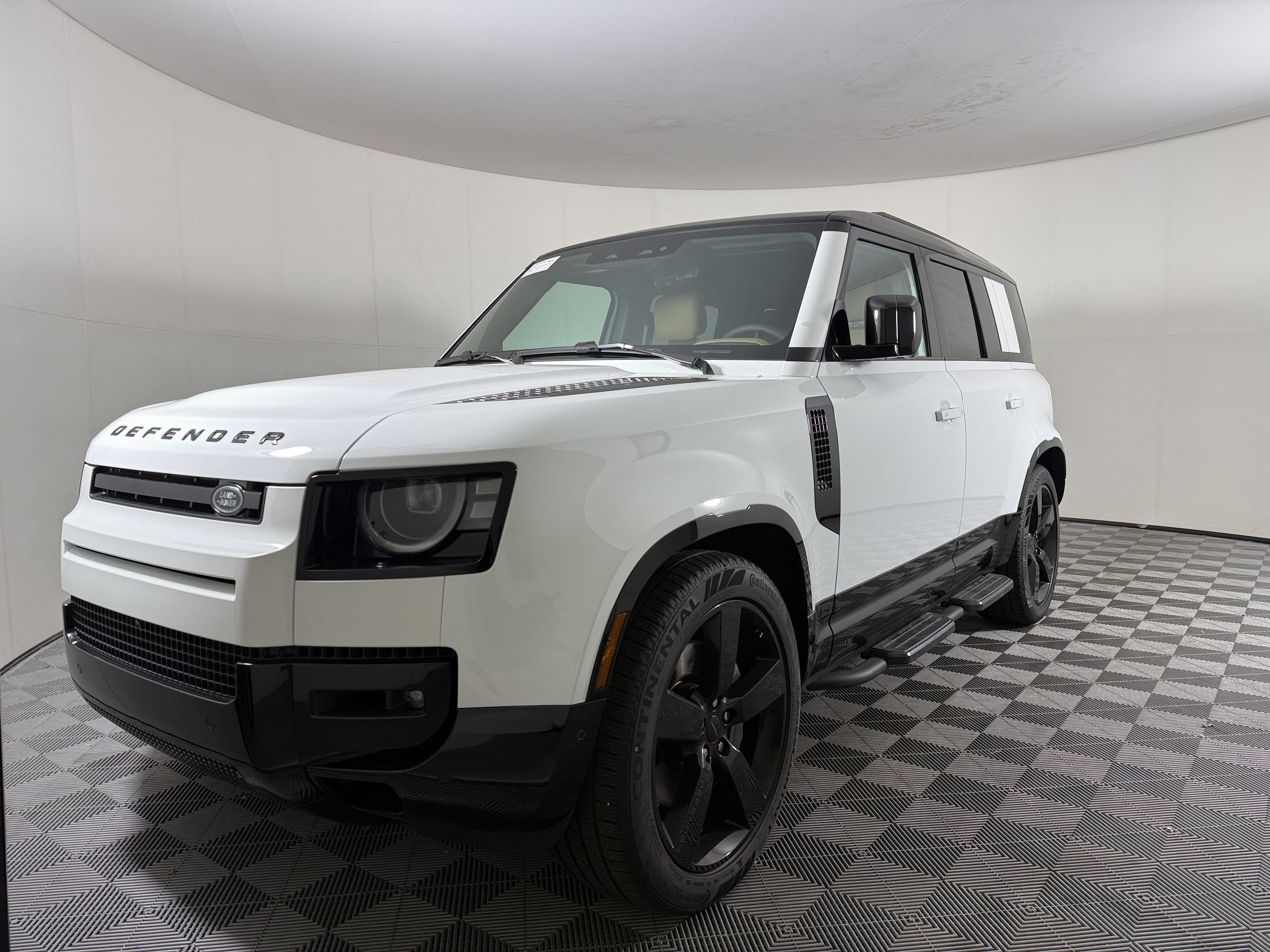 Used 2025 Land Rover Defender 110 S AWD/4WD image 29