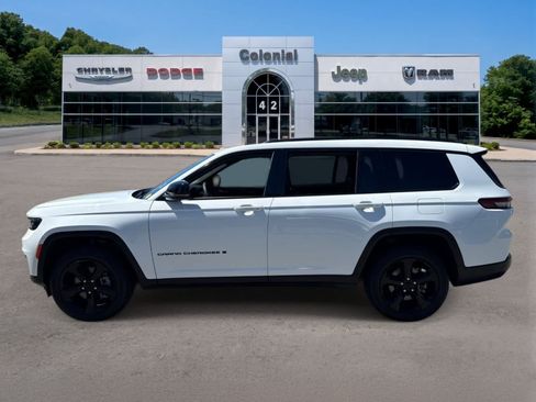 Used 2023 Jeep Grand Cherokee L Laredo AWD/4WD image 3