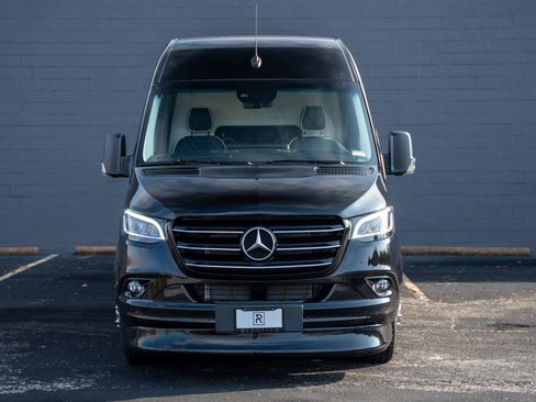 Used 2024 Mercedes-Benz Sprinter 3500 image 7