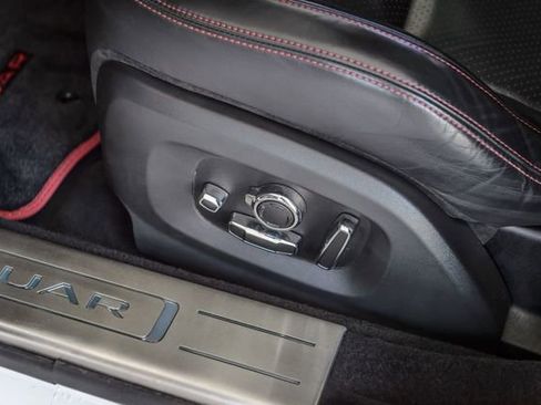Used 2016 Jaguar XJ image 40