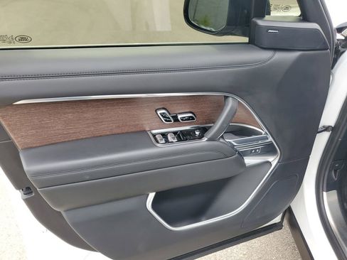 Used 2024 Land Rover Range Rover SE AWD/4WD image 8