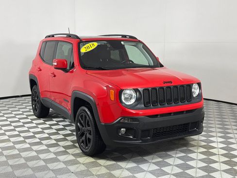Used 2018 Jeep Renegade Altitude w/ UConnect 8.4 Nav Group AWD/4WD image 3