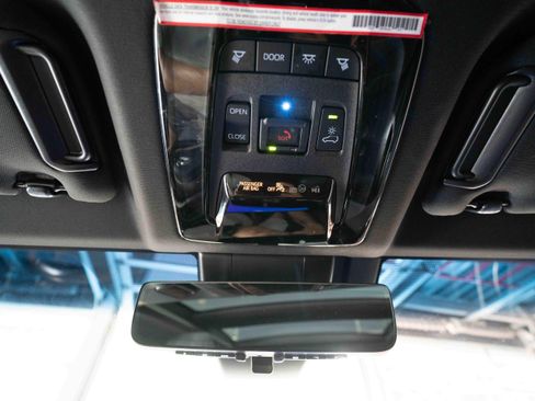 Used 2023 Toyota Venza Limited AWD/4WD image 18