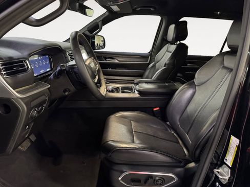 Used 2024 Jeep Wagoneer L Series II image 13