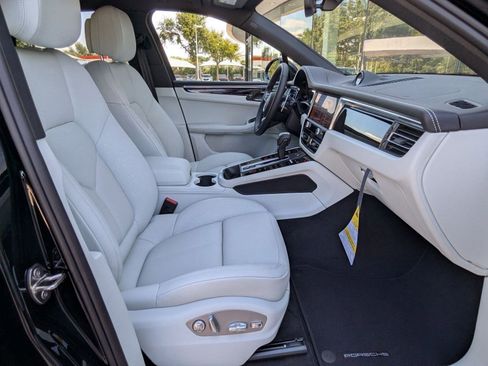 Certified 2026 Porsche Macan AWD/4WD image 25