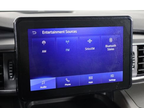 Used 2022 Ford Explorer XLT w/ Equipment Group 202A AWD/4WD image 32
