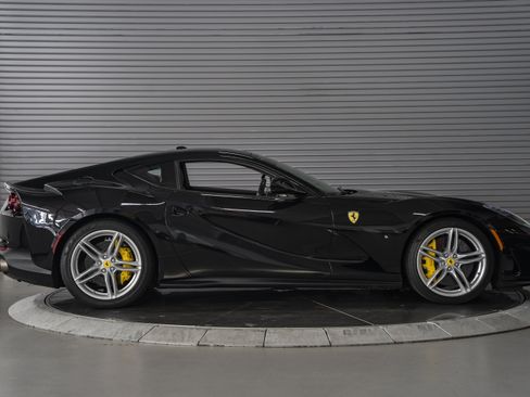 Used 2019 Ferrari 812 Superfast RWD image 6