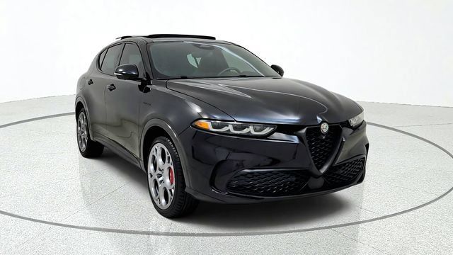 Used 2024 Alfa Romeo Tonale Veloce AWD/4WD image 2
