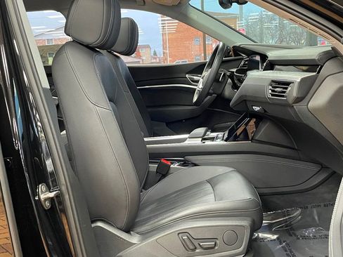 Used 2021 Audi e-tron Premium w/ Convenience Plus Package image 28
